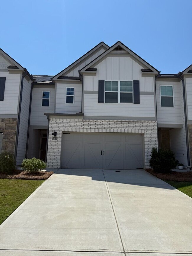 Building Photo - Available July 1st | Beautiful 3BR Townhome in Gated Rosewood Farms Community