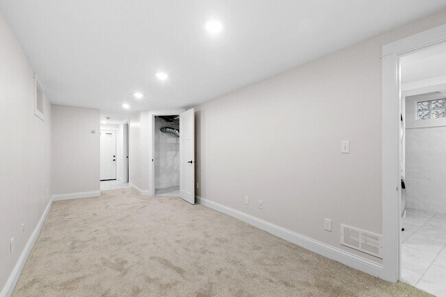 Building Photo - 1826 Franklin Ave SE