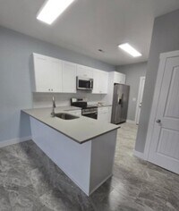 Building Photo - 902 Ga Ln