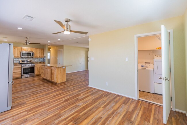 Building Photo - Charming 3 Bed 1 Bath Home