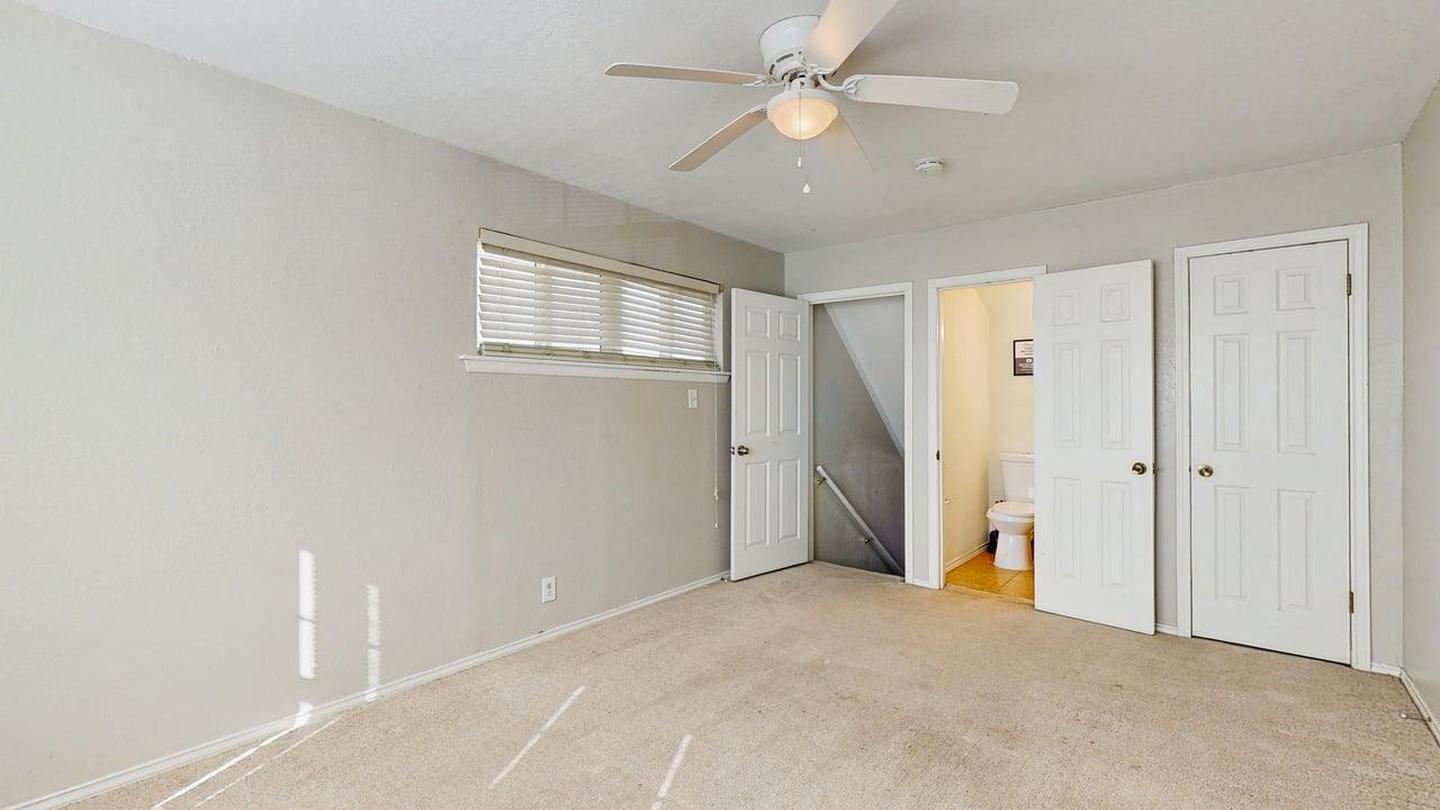 Building Photo - Charming Arlington residence offering spac...