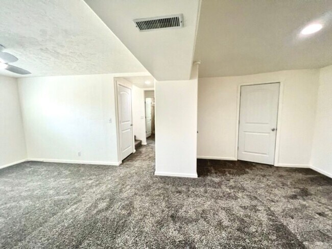 Building Photo - 4 Bedroom 2 Bath Home Boise North End
