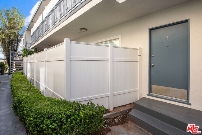 Building Photo - 1433 Brockton Ave