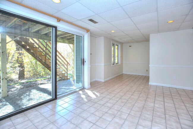 Building Photo - 135 Regents Pk