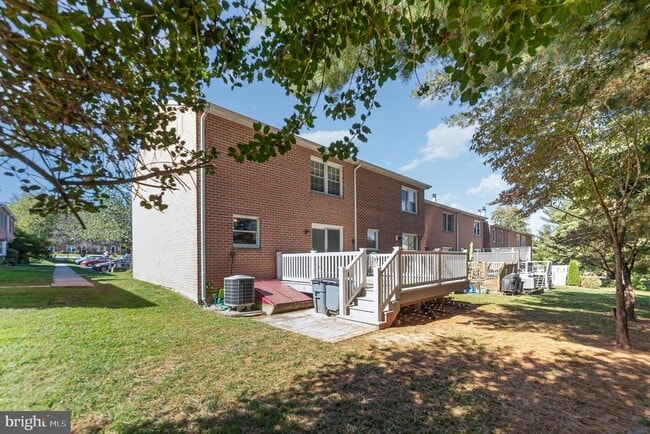 Building Photo - 825 Chesney Ln