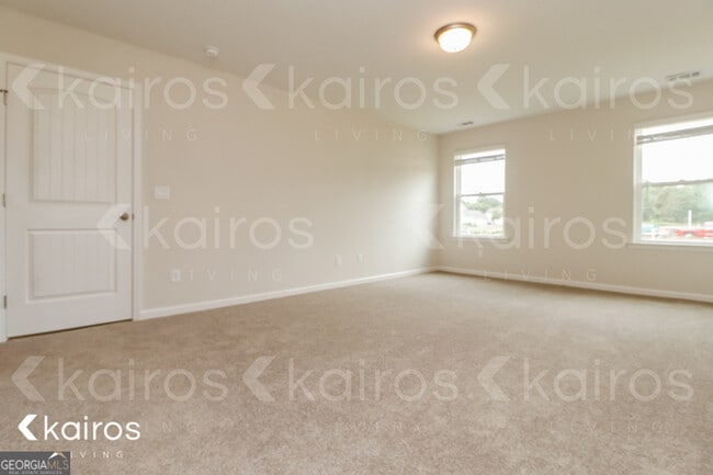 Building Photo - 17 Red Oak Dr.