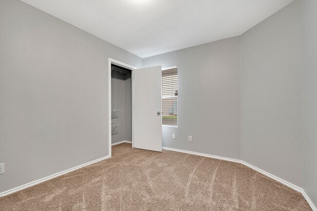 Building Photo - Charming 3 Bedroom Home in Bulverde Village – Prime Location!