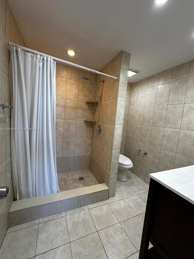 Building Photo - 10000 NW 80th Ct