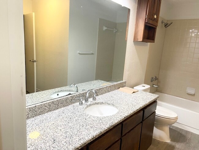 Building Photo - 2121 Stone Moss Ln
