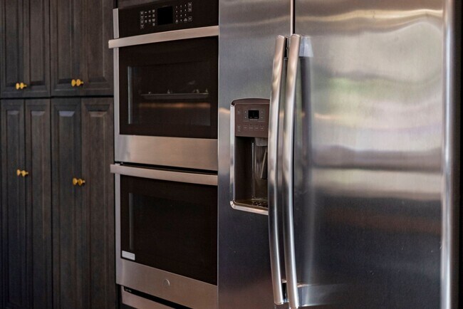 Building Photo - Fully Furnished! Prestige Luxury Single 5bed 3bath House