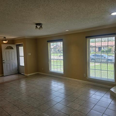 Building Photo - 2221 Ridgedale Dr