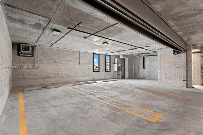 Building Photo - 700 NE 24th St