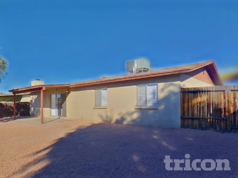 Building Photo - 1013 W Anderson Dr