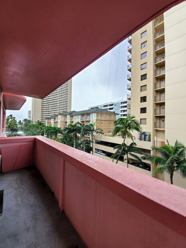 Building Photo - Available now: | 1 Bedroom, 1 Bathroom in Waikiki Cove.