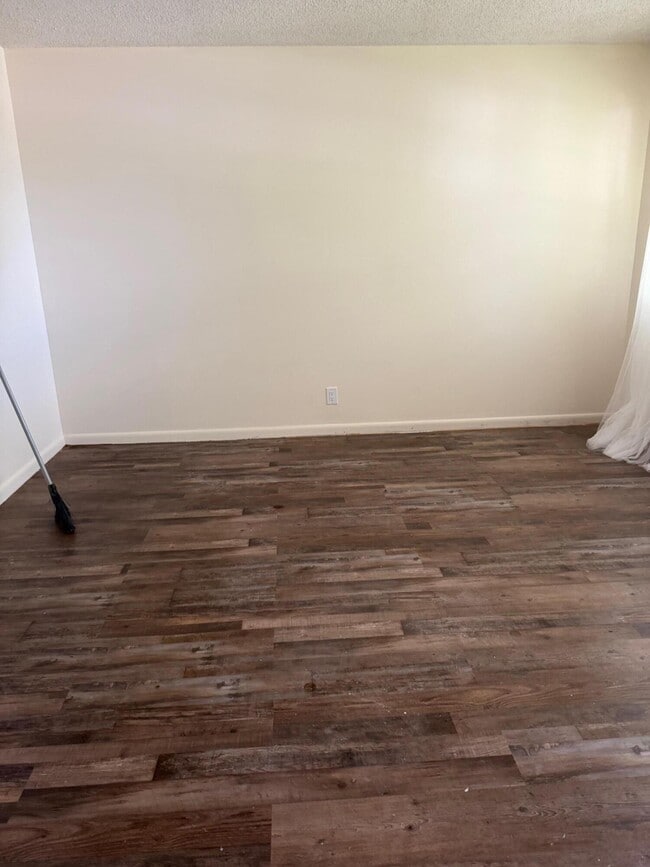 Building Photo - 180 Windsor E