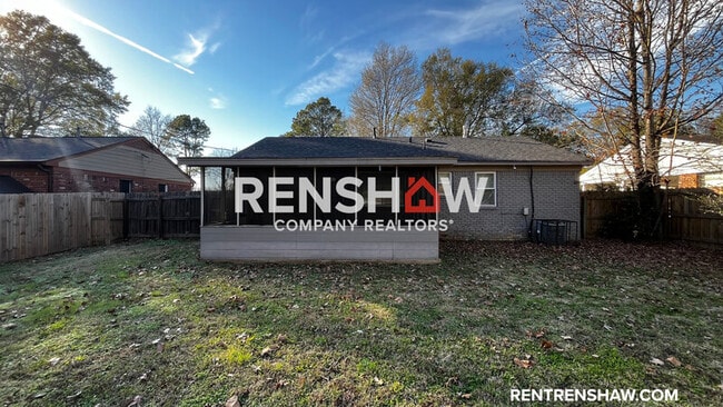 Building Photo - 2560 Thackery Dr