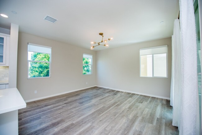 Building Photo - Newer Built Costa Mesa Beauty!