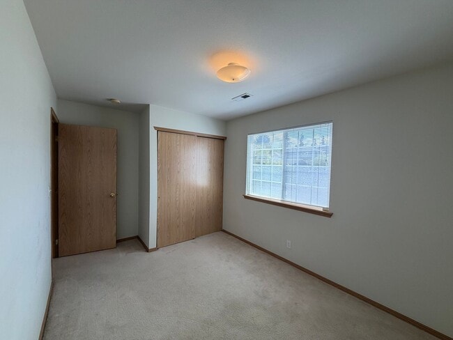 Building Photo - Everett 3 Bedroom Rambler