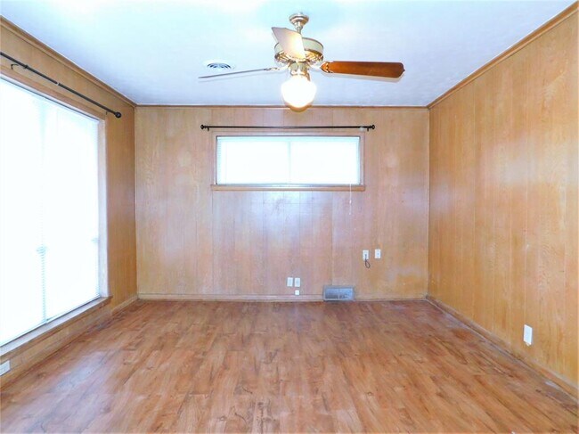 Building Photo - 1713 Crescent St