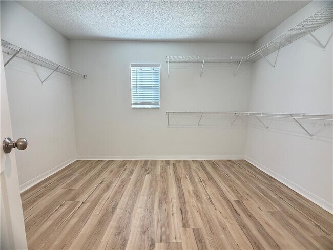 Building Photo - 246 Canna Dr