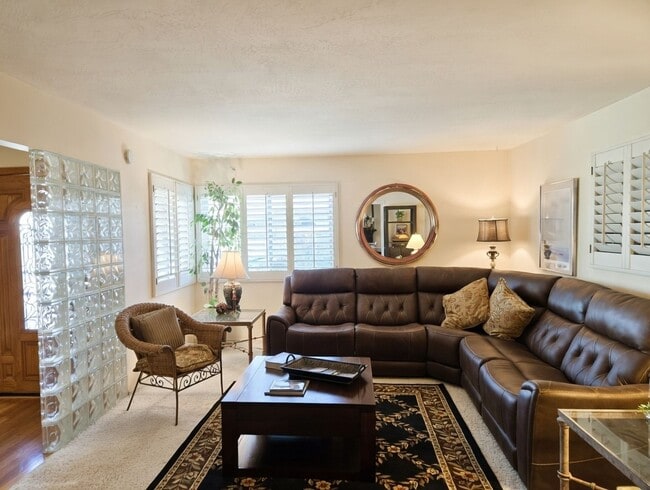 Building Photo - Furnished Single Story Home West of the Freeway