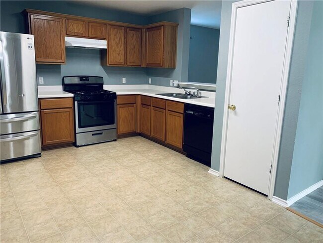 Building Photo - 400 Celery Loop