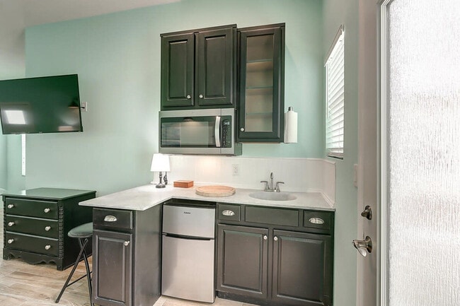 Building Photo - 140 Royal Sands Blvd