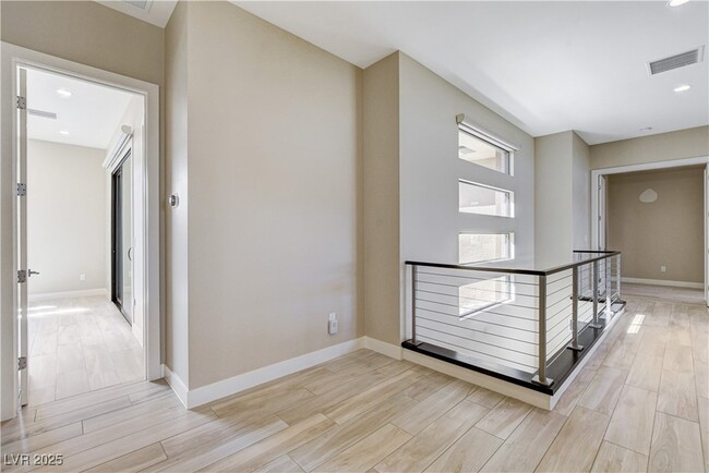 Building Photo - 64 Grey Feather Dr