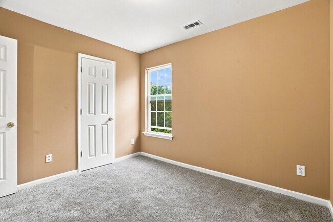 Building Photo - 926 Oakshire Cir