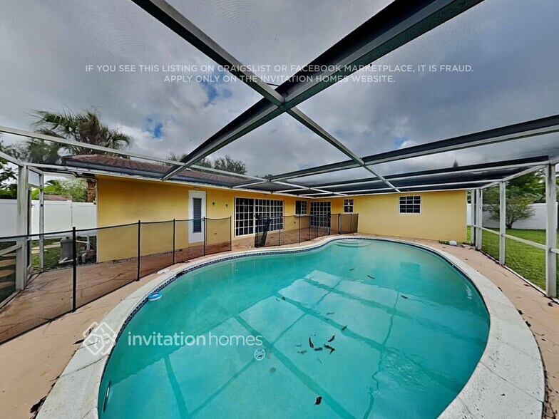 Building Photo - 7512 NW 40th Pl