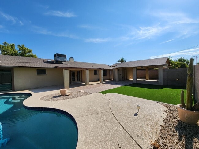 Building Photo - Tempe 4 Bedroom 3 Bath w/ Pool right near ASU!