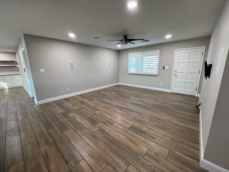 Building Photo - 2508 E Loyola Dr