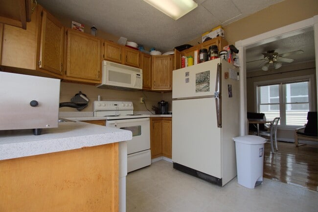 Building Photo - 721 8th Ave N