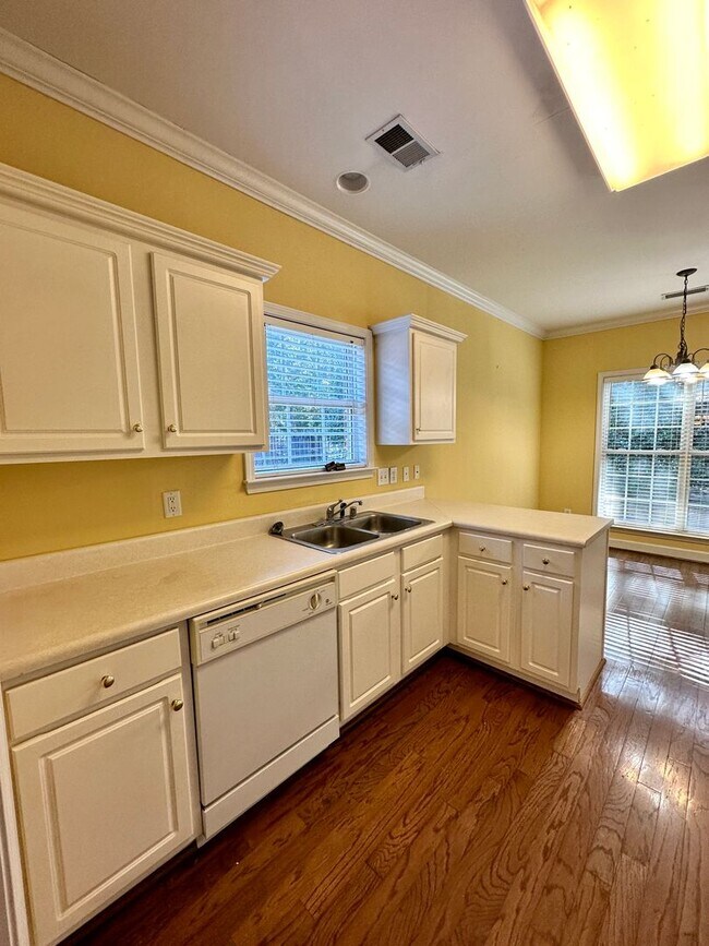 Building Photo - 1815 Charleston Cir