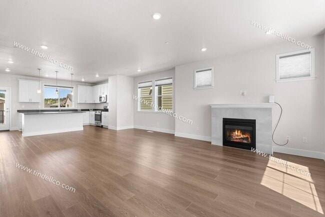 Building Photo - 3 Bedroom 2.5 Bathroom Stunner with Covered Patio and Attached Garage in River Terrace Town Center