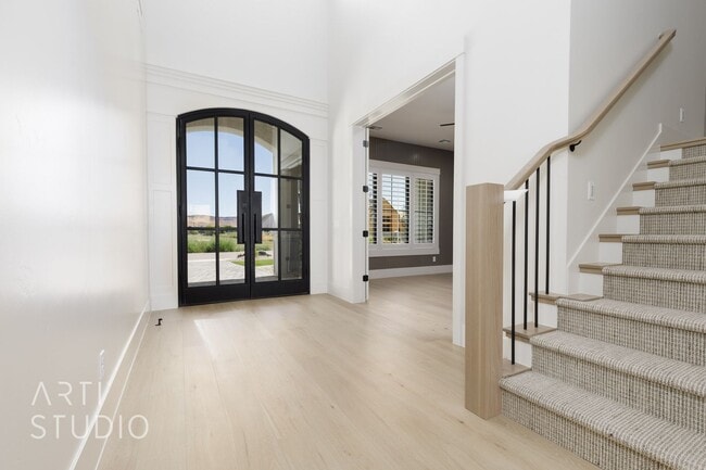 Building Photo - BRAND NEW Gorgeous 6 bed 7 bath with Pool ...