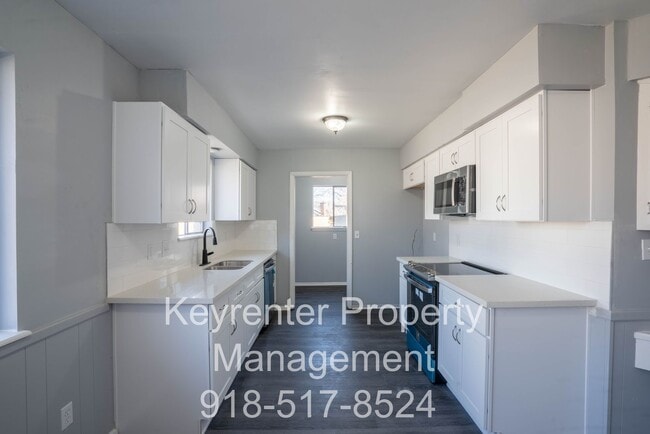 Building Photo - 4 Bedroom Home Available For Immediate Move In!!