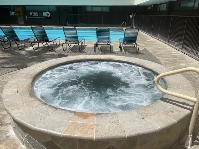 jacuzzi - 1088 Bishop St