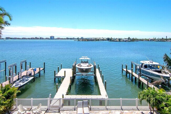 Building Photo - 644 Boca Ciega Isle Dr