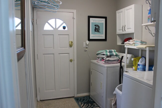 Laundry Room - 3605 Iroquois Ave