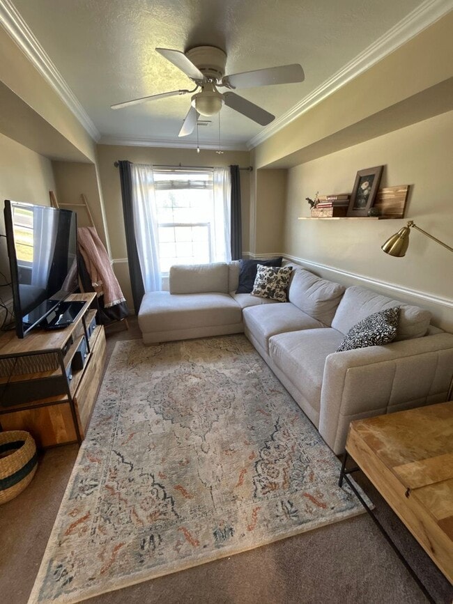 Building Photo - Utilities & Internet Included! 4 Bed 2.5 B...
