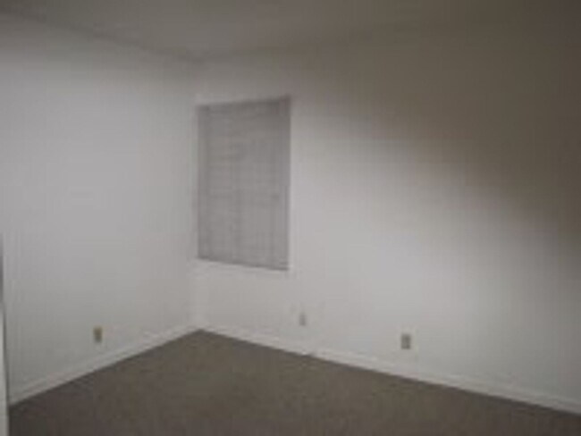 Building Photo - Carlson Duplex