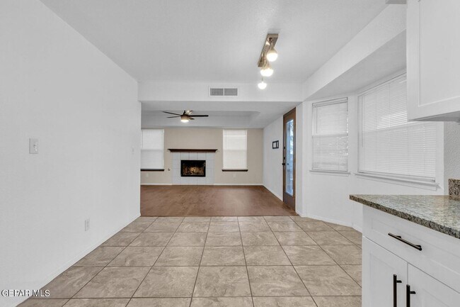 Building Photo - 7489 Plaza Redonda Dr