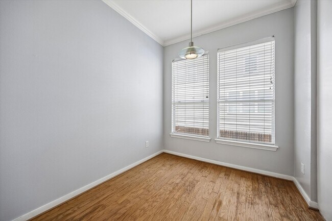 Building Photo - 1026 Van Buren St