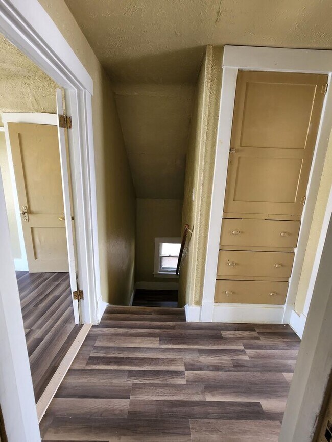 Building Photo - Newly remodeled 2 bedroom, 1.5 bathroom House