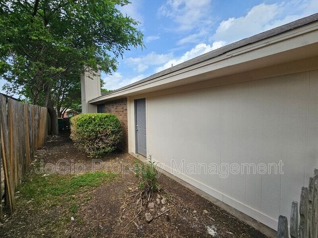 Building Photo - 311 Bryant Ln