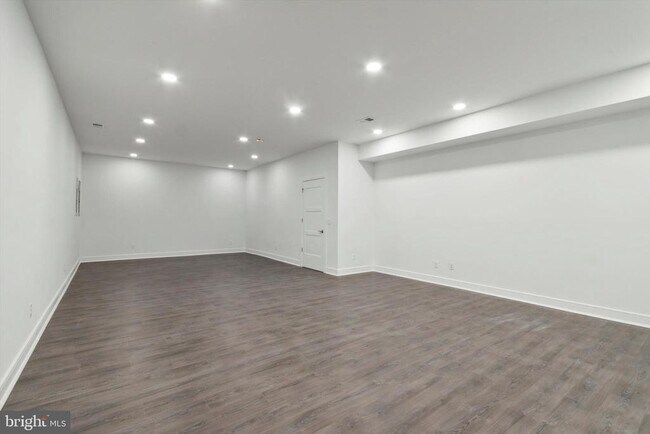 Building Photo - 35 Sycamore Pl