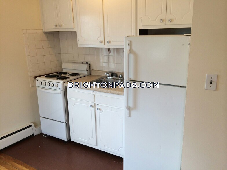 Building Photo - 164 N Beacon St