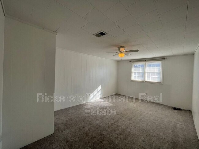 Building Photo - 1310 Stark Ave