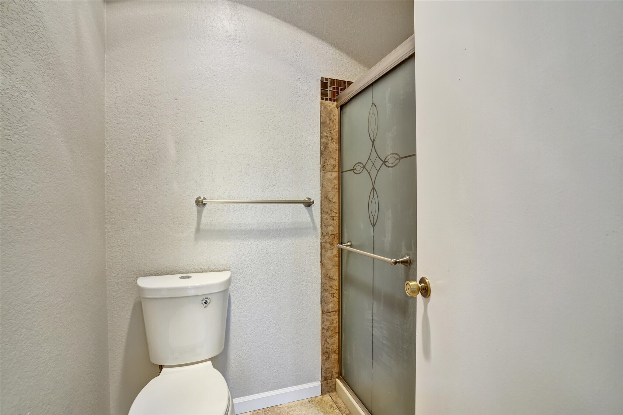 Building Photo - 3402 Pinewood Terrace